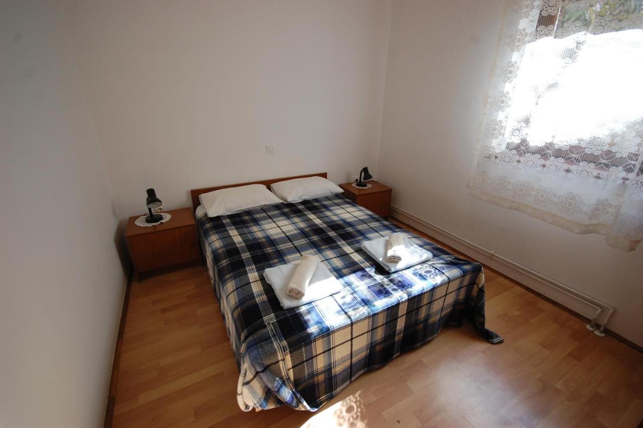 Apartments Snjezana By El-Pi Tours Njivice Eksteriør billede