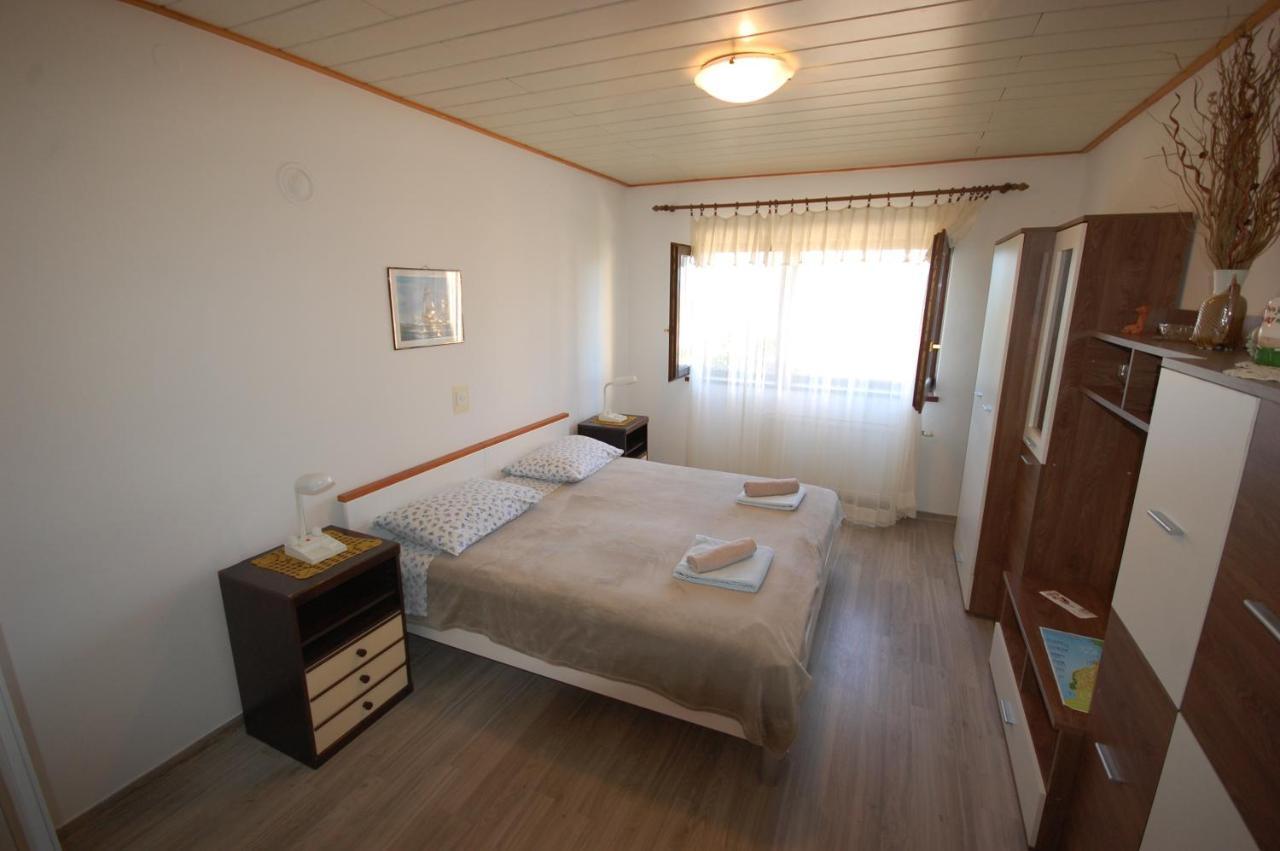 Apartments Snjezana By El-Pi Tours Njivice Eksteriør billede
