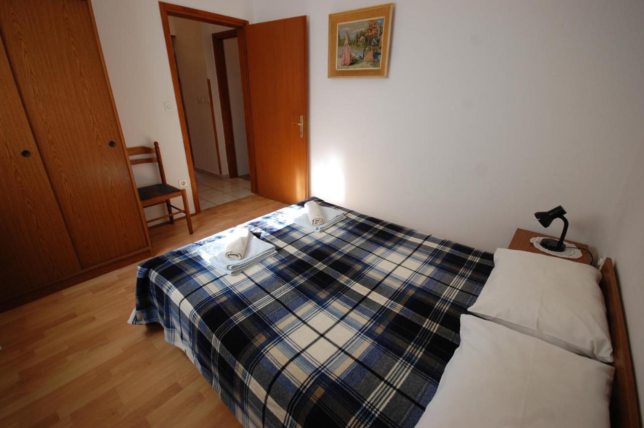 Apartments Snjezana By El-Pi Tours Njivice Eksteriør billede