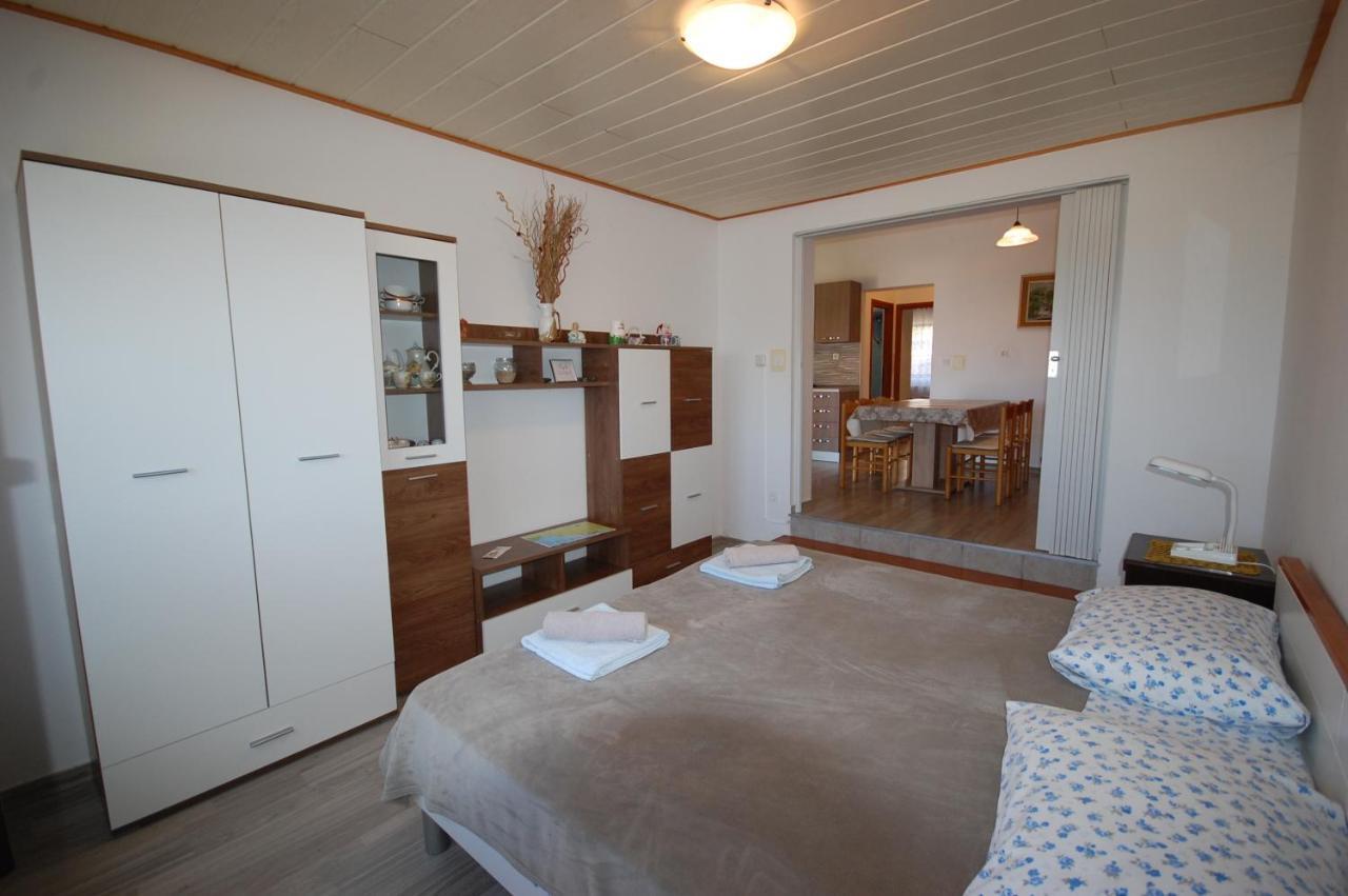 Apartments Snjezana By El-Pi Tours Njivice Eksteriør billede