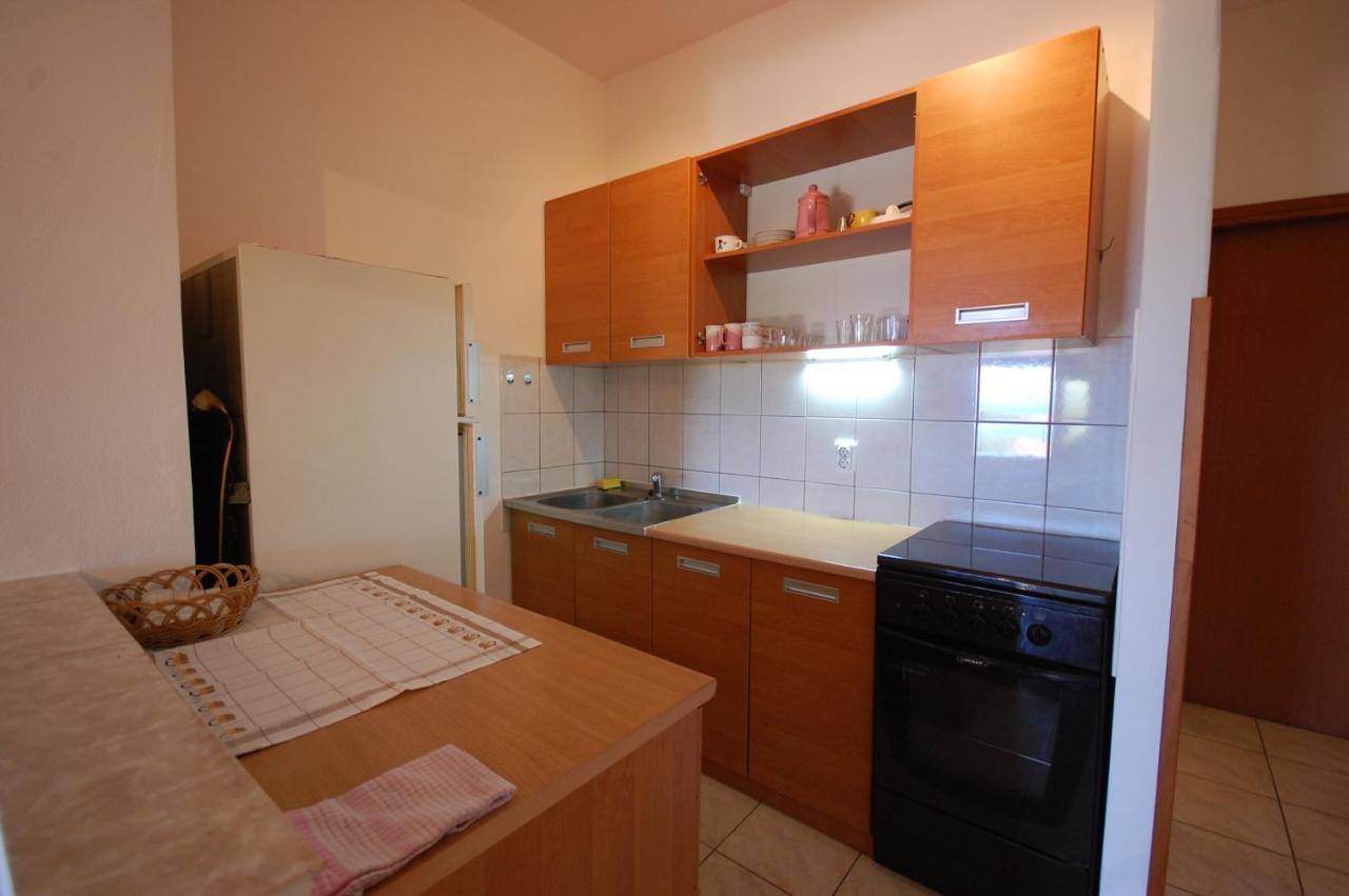 Apartments Snjezana By El-Pi Tours Njivice Eksteriør billede