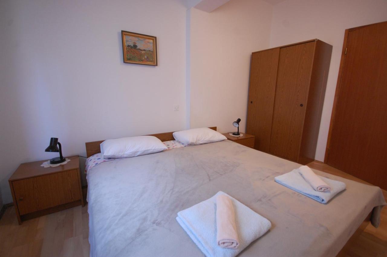 Apartments Snjezana By El-Pi Tours Njivice Eksteriør billede