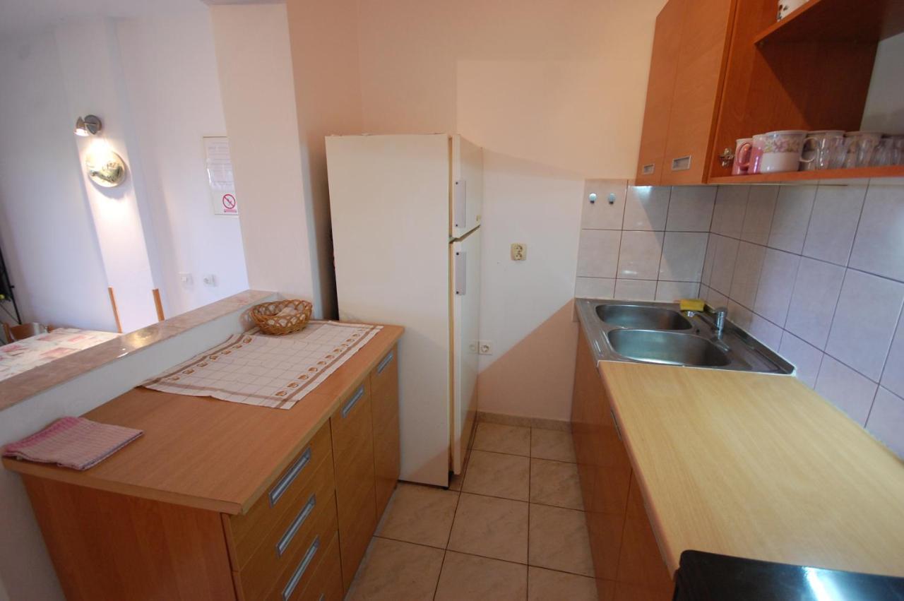 Apartments Snjezana By El-Pi Tours Njivice Eksteriør billede