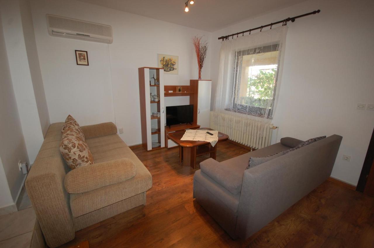 Apartments Snjezana By El-Pi Tours Njivice Eksteriør billede