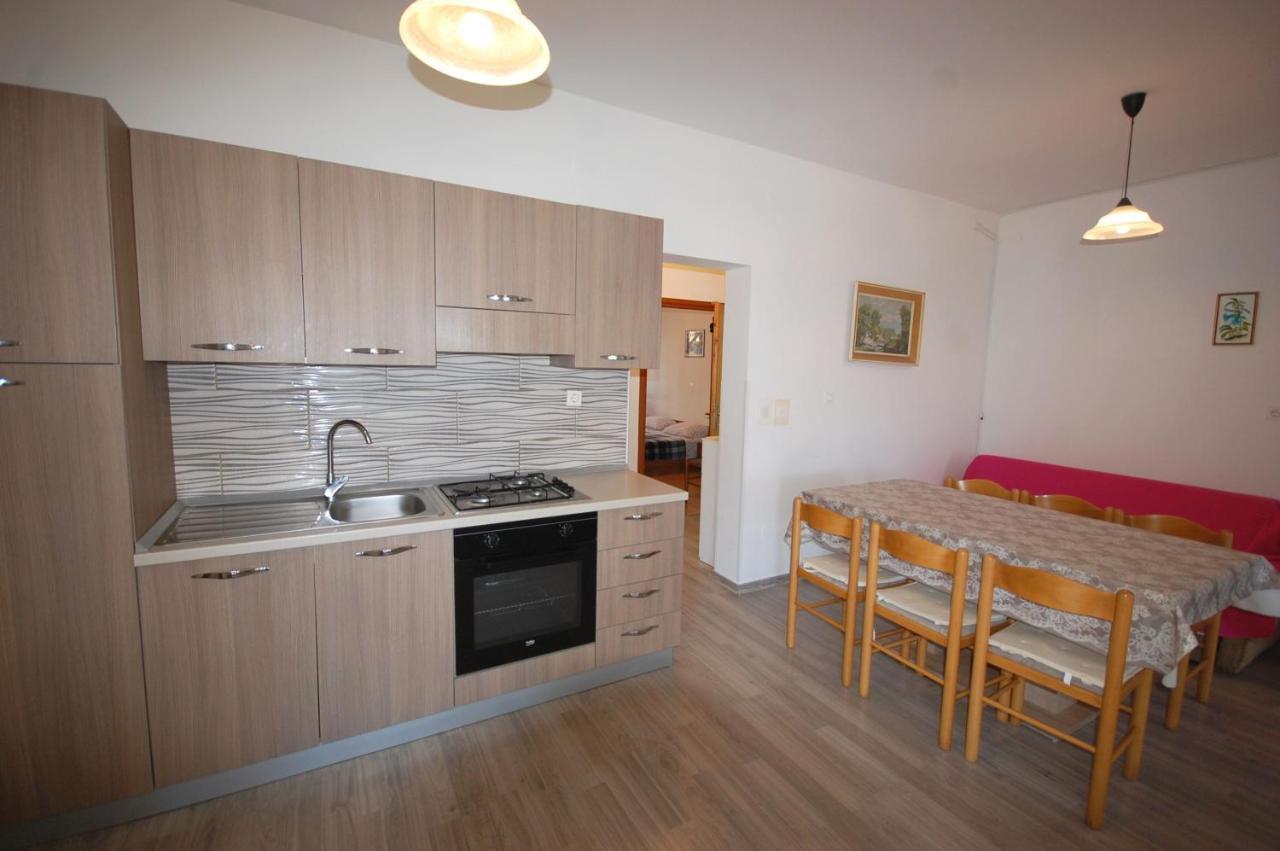 Apartments Snjezana By El-Pi Tours Njivice Eksteriør billede